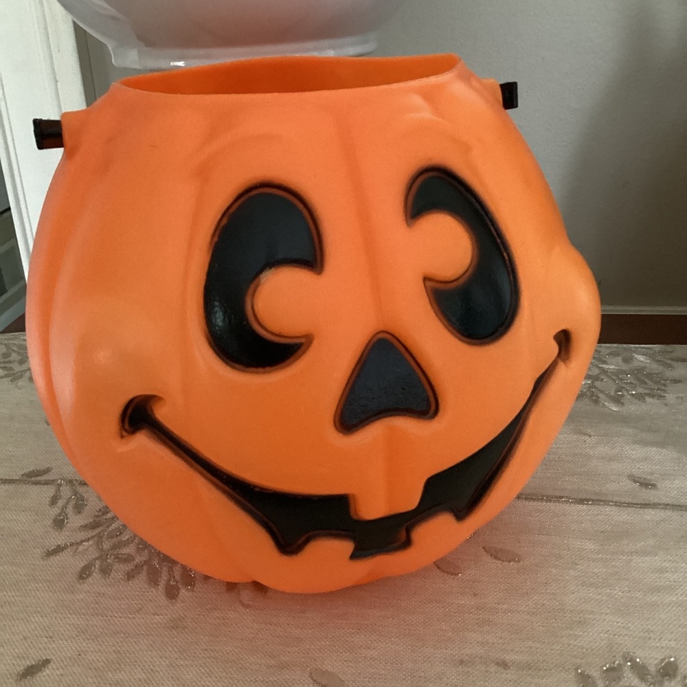 Vintage 1997 Blow Mold Plastic Jack-O-Lantern Pumpkin Halloween Candy Bucket